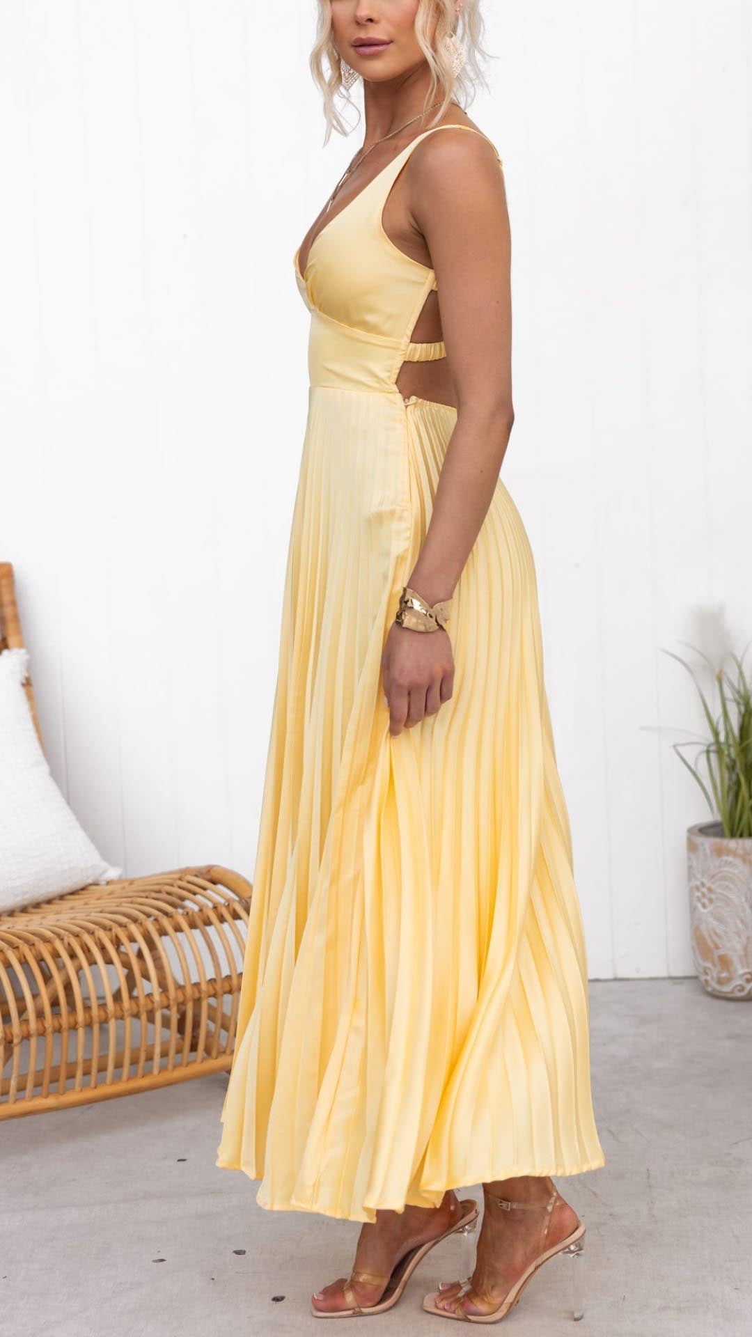 Aby - Abito maxi plissettato giallo con scollatura a V
